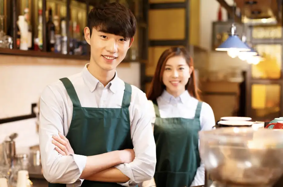 Waiter dan Waitress – Tugas, Syarat, Gaji, Serta Prospek Kerja