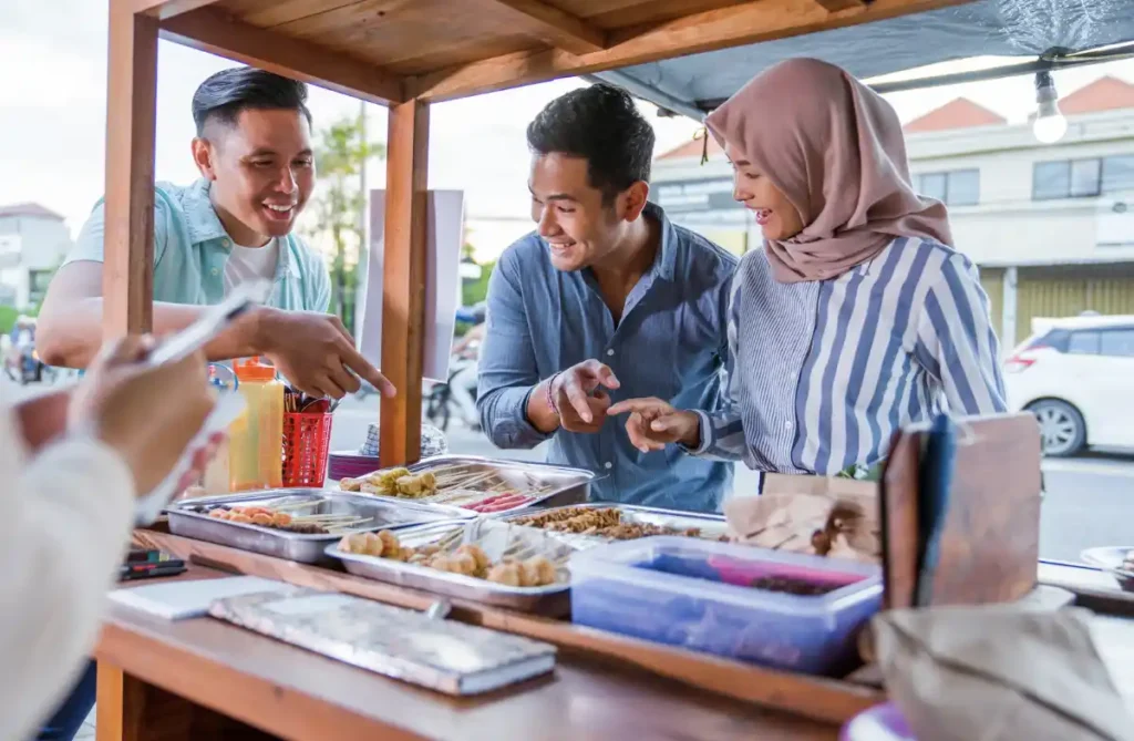 Cari tahu modal angkringan 2025 lengkap! Mulai dari modal angkringan berapa, menu angkringan laris, hingga rincian biaya awal sederhana