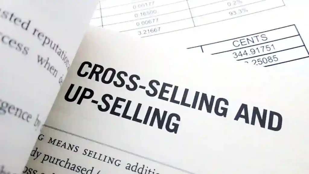 Apa itu up selling dan cross selling? Pelajari perbedaan, manfaatny, serta contoh up selling dan contoh cross selling bagi bisnis F&B