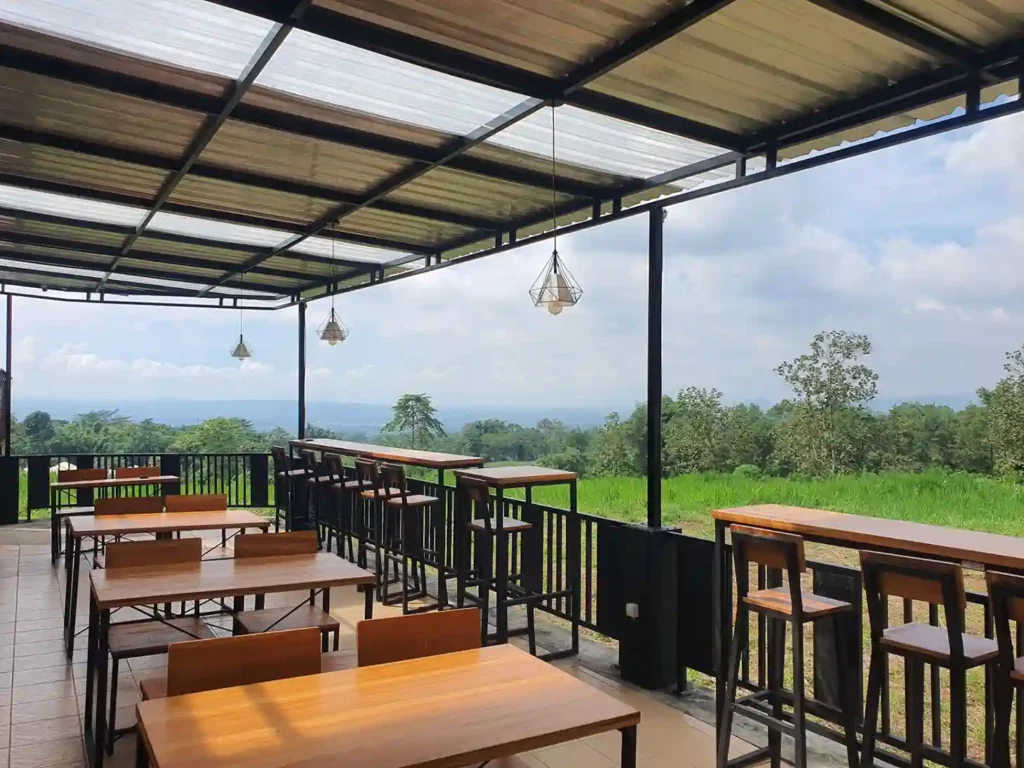 outdoor cafe tepi sawah